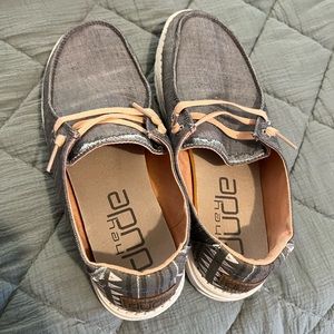 Hey Dudes gently used